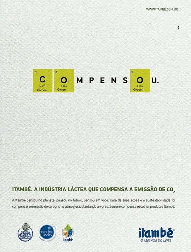 Anúncio Itambé com a palavra Compensou formada por elementos da tabela periódica sobre papel branco