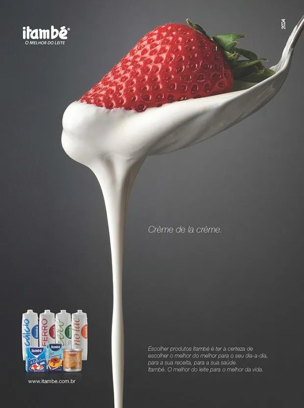Anúncio Itambé com morango sobre colher de creme escorrendo e embalagens de creme de leite
