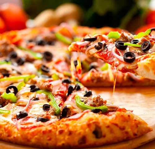 Pizza com azeitonas e pimentão, cena do filme Motoboy da Pizzaria Mangabeiras